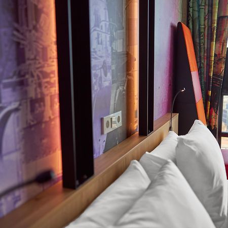 Inntel Hotels Amsterdam Landmark Екстер'єр фото Detail of the interior of a room at the hotel