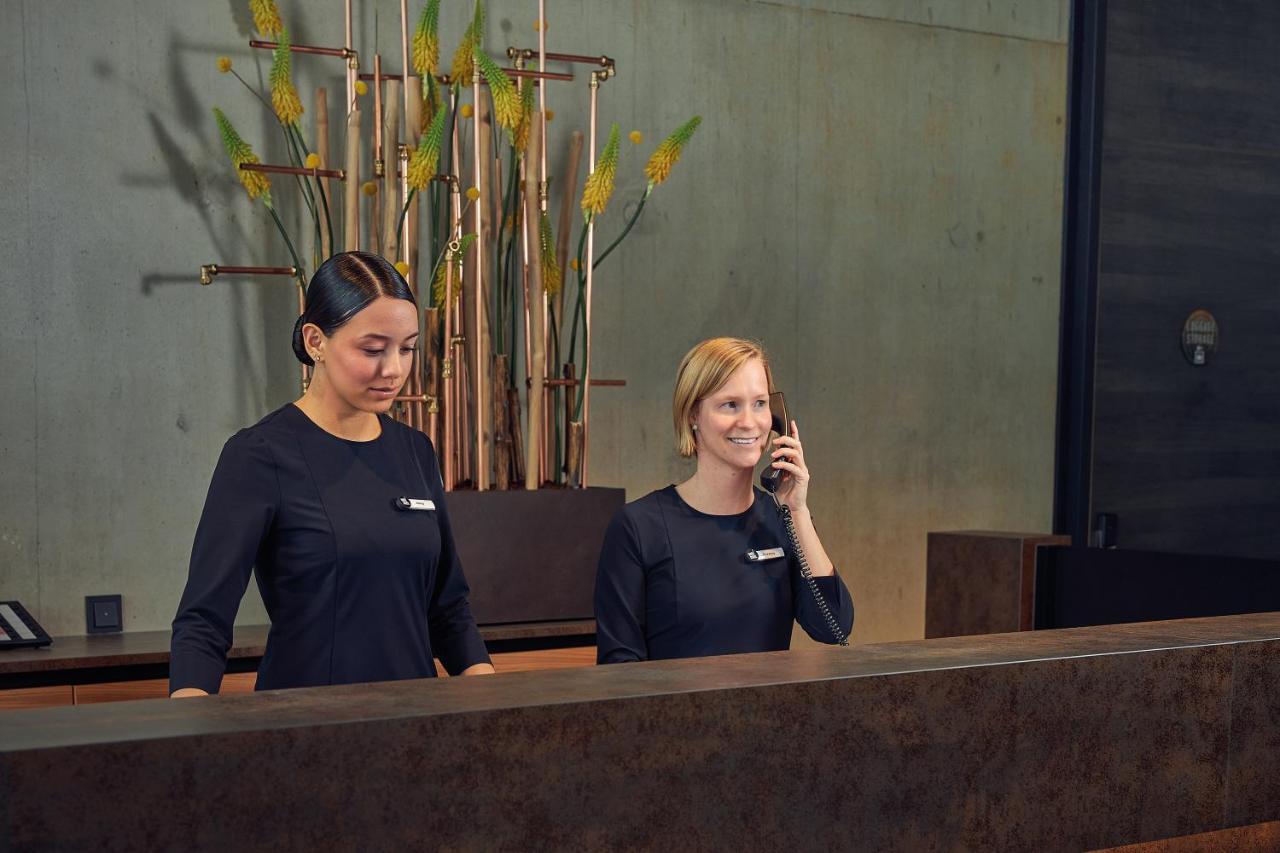 Inntel Hotels Amsterdam Landmark Екстер'єр фото Reception desk