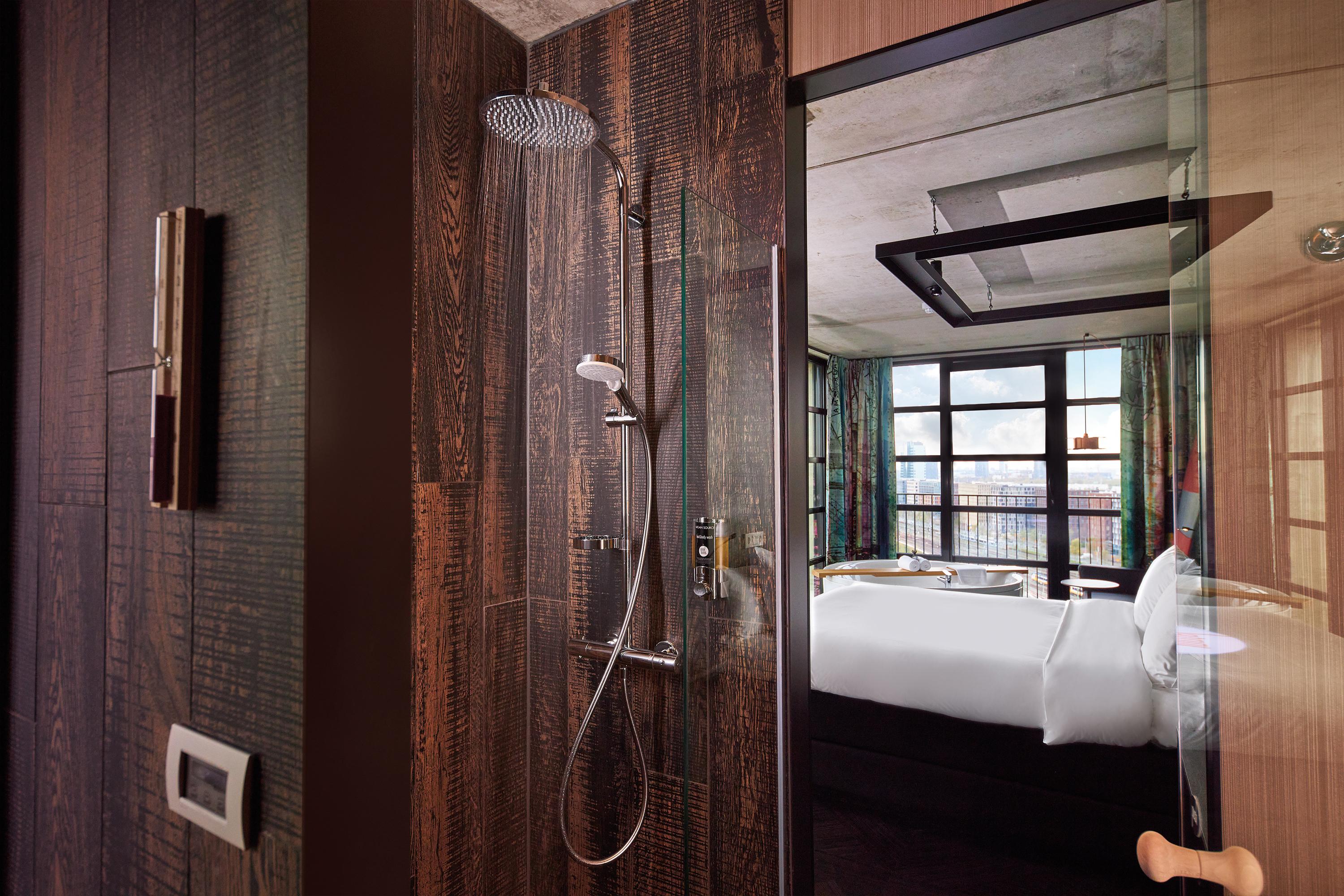 Inntel Hotels Amsterdam Landmark Екстер'єр фото Shower in a room at the hotel
