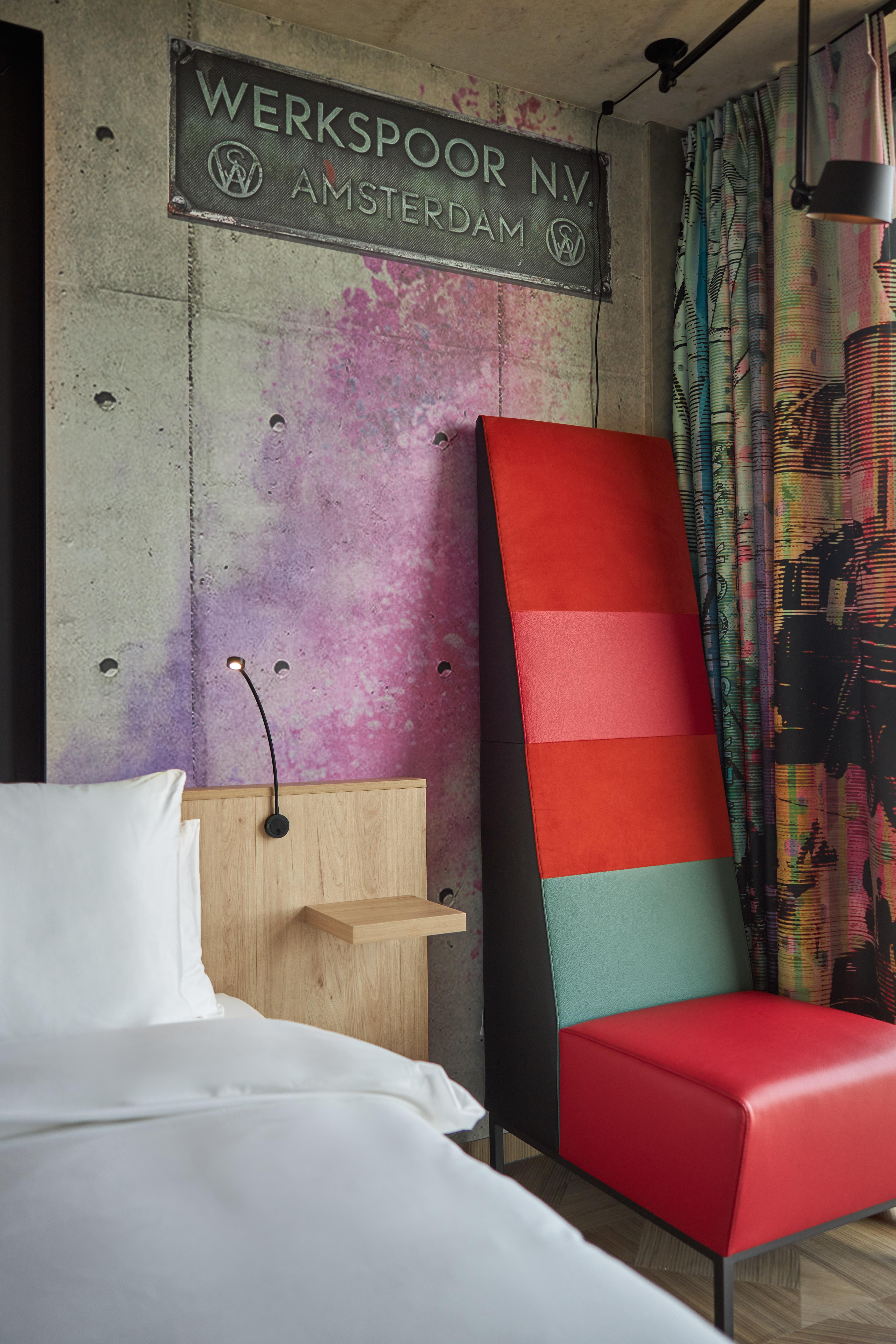 Inntel Hotels Amsterdam Landmark Екстер'єр фото The sign of Werkspoor on the wall of the hotel