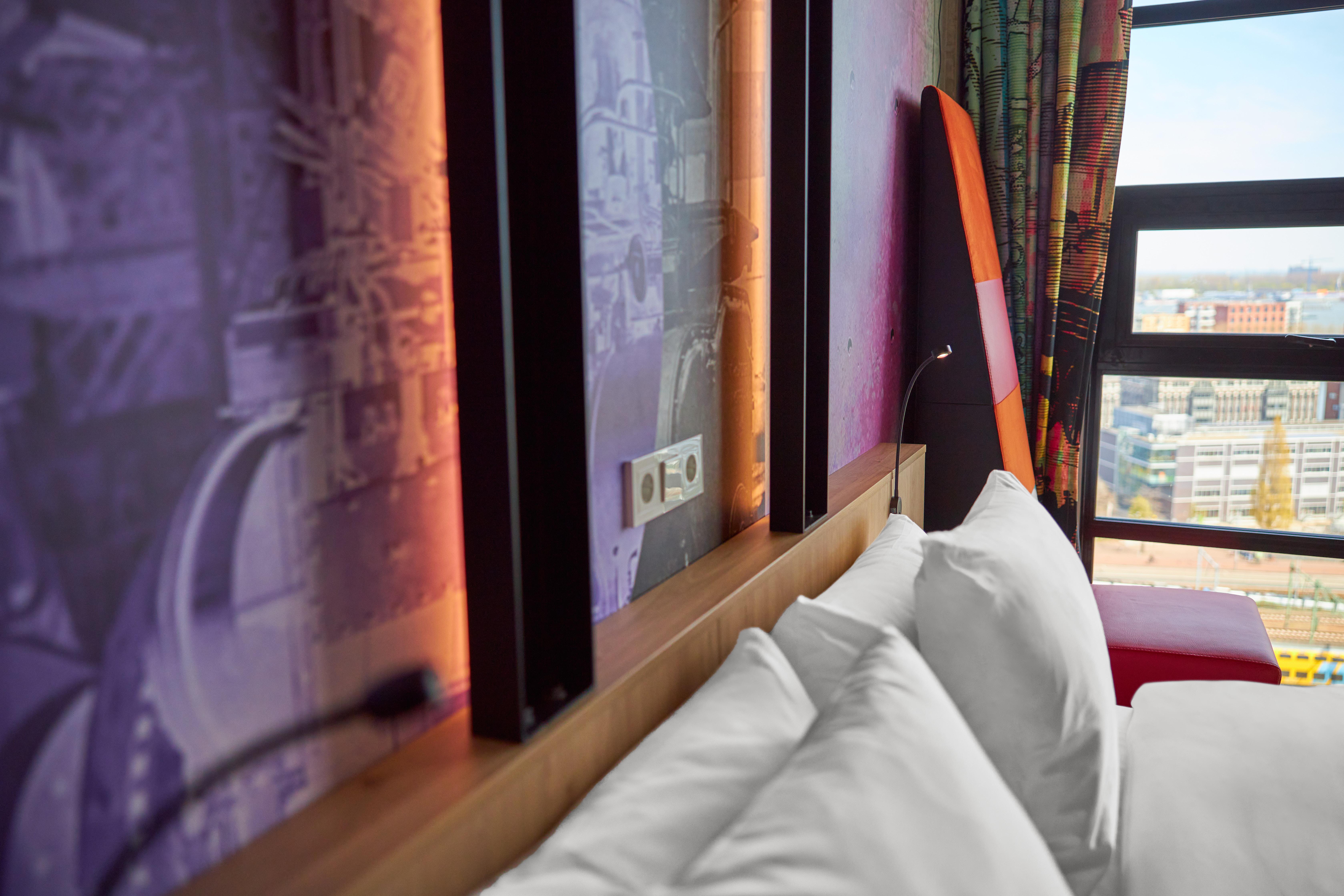 Inntel Hotels Amsterdam Landmark Екстер'єр фото Detail of the interior of a room at the hotel