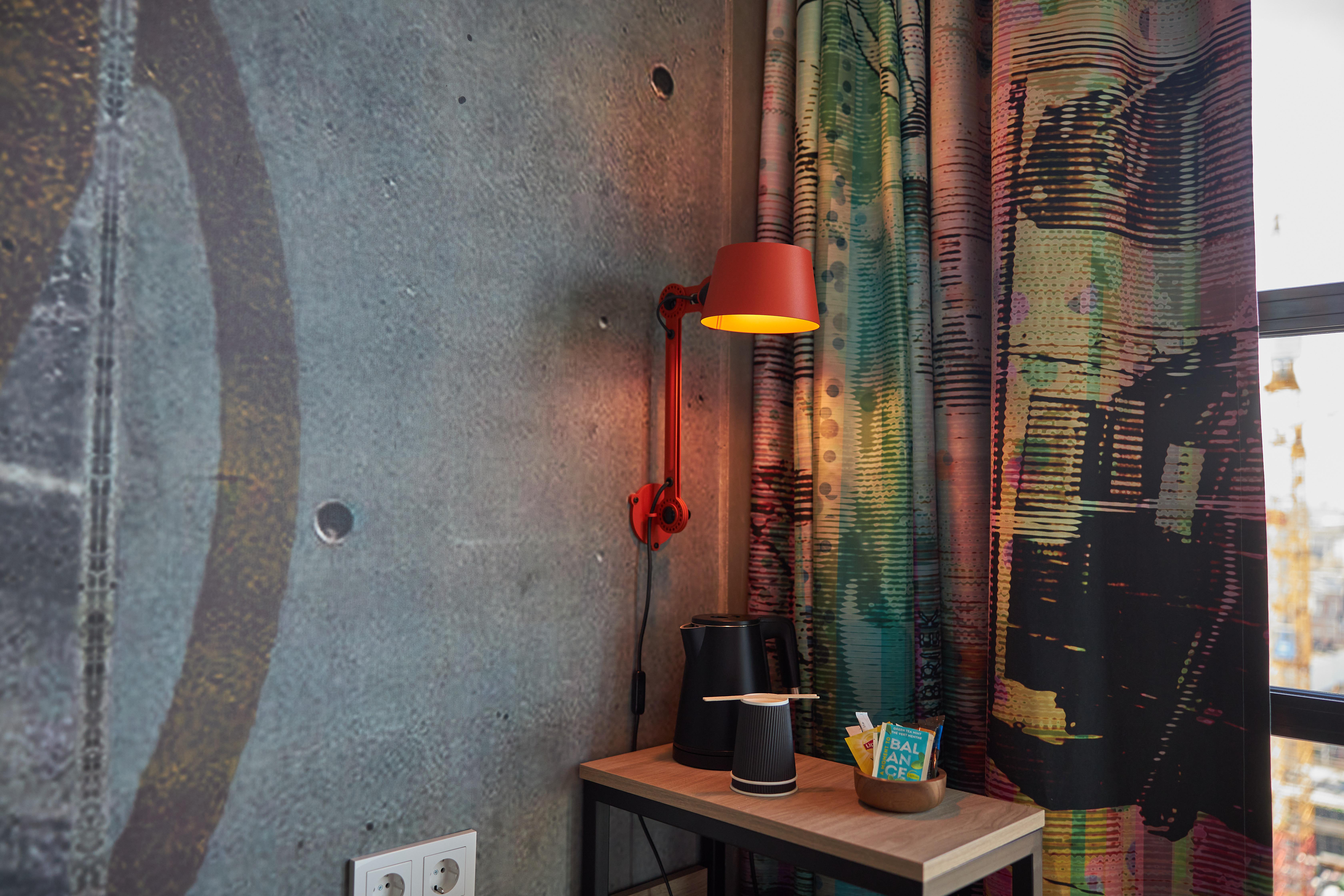 Inntel Hotels Amsterdam Landmark Екстер'єр фото The curtain of the room