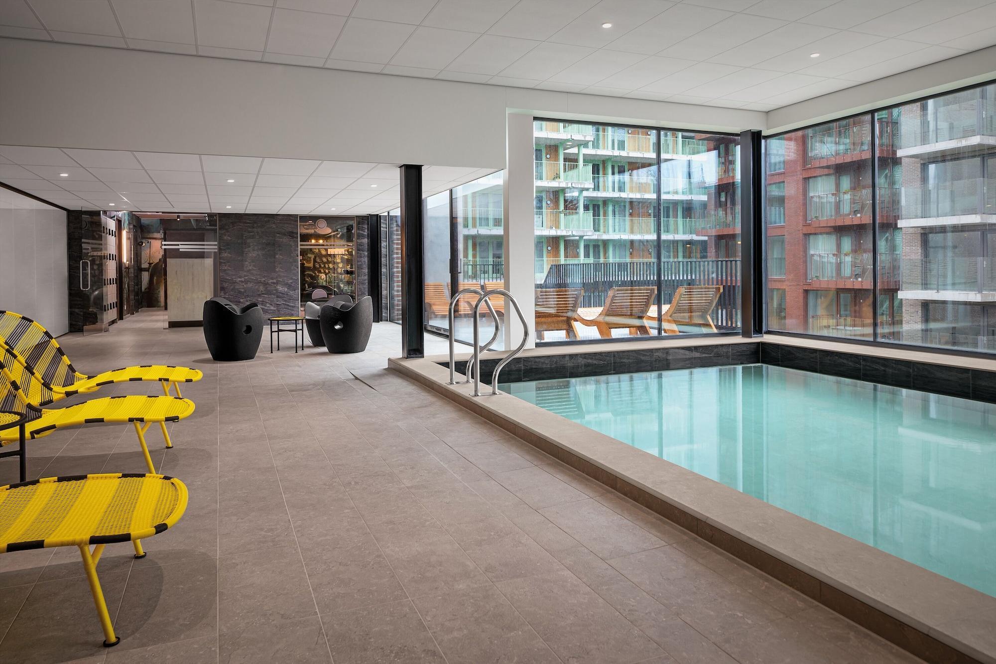 Inntel Hotels Amsterdam Landmark Екстер'єр фото The swimming pool at the hotel